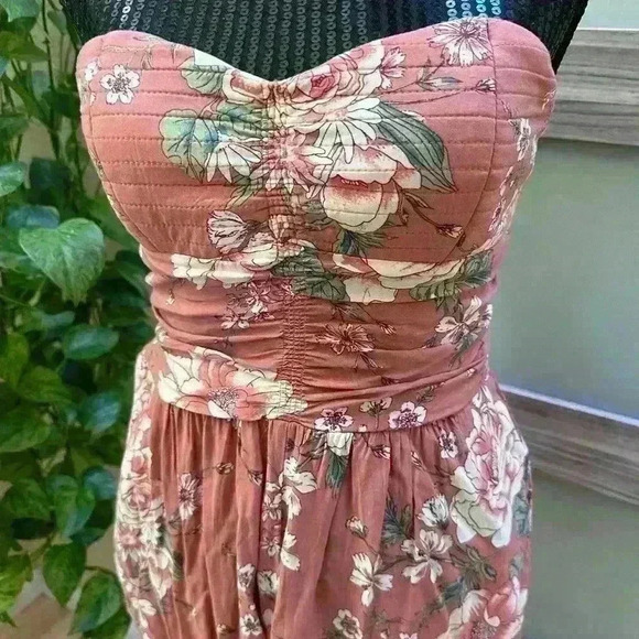 Band of Gypsies Floral Strapless Jumpsuit Size M ♥️ - Picture 1 of 8